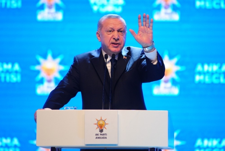 Cumhurbaşkanı Erdoğan: "Belirlediğimiz Sınırların Dışına Çıkmazlarsa Omuzlarının Üzerinde O Başlar Da Kalmayacak"