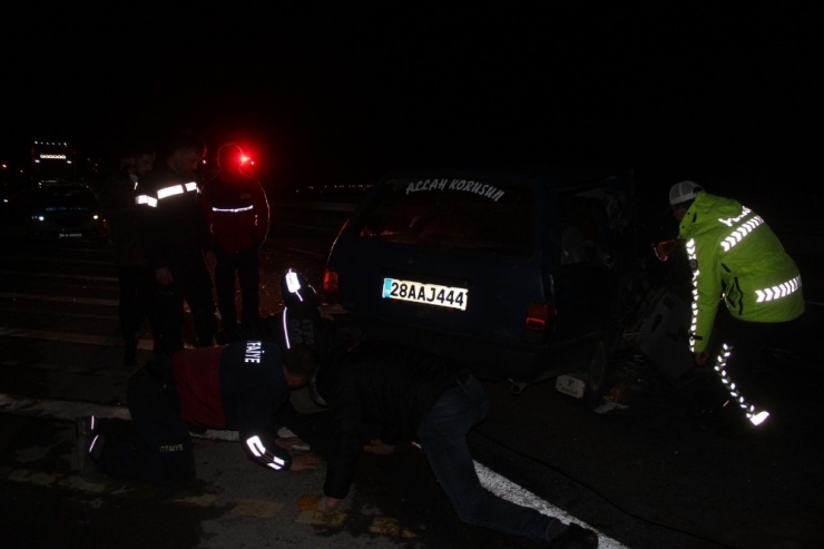 Giresun’da Ters Yöne Giren Otomobil Tırla Çarpıştı