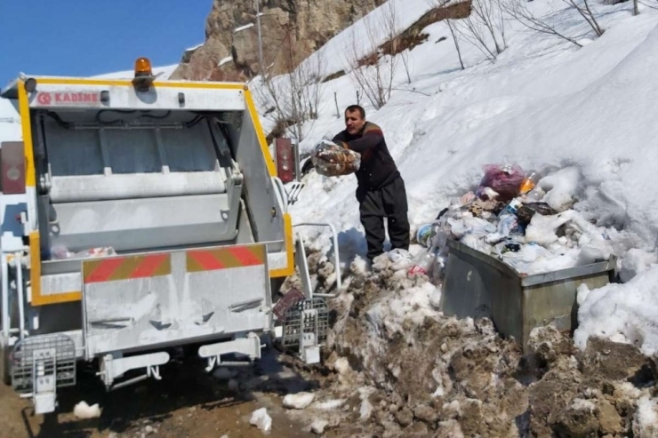 Temizlik İşçilerinin Zorlu Çalışması