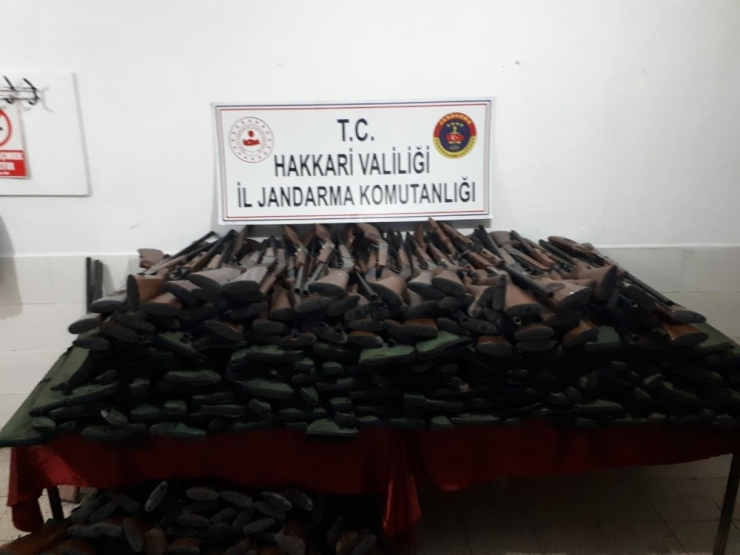 Yüksekova’da Av Tüfeği Ve Ağız Maskesi Ele Geçirildi