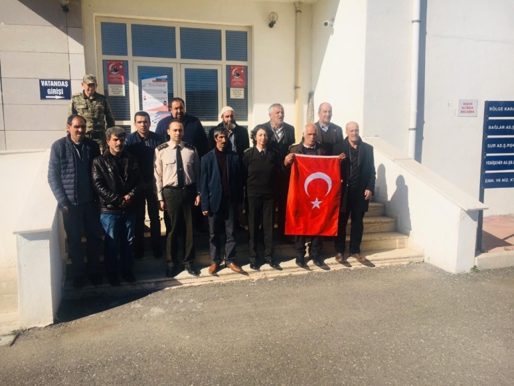 Hdp Önündeki Babalardan ’Bizi De Askere Alın’ Çağrısı