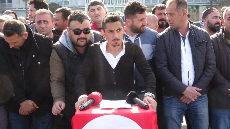 İbb’de İşten Çıkarılan İşçiler İdlib Şehitlerini Andı