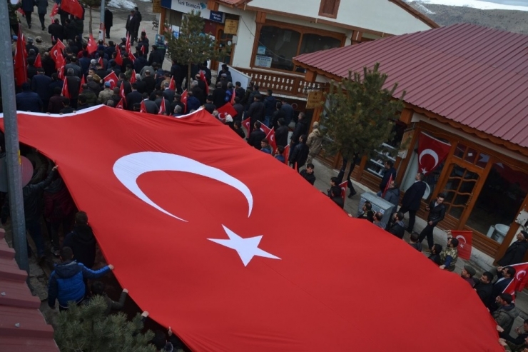 Şenkaya İlçesi Şehitler İçin Tek Yürek Oldu