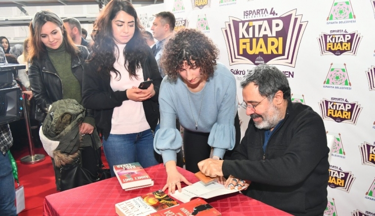 Isparta Kitap Fuarı Devam Ediyor