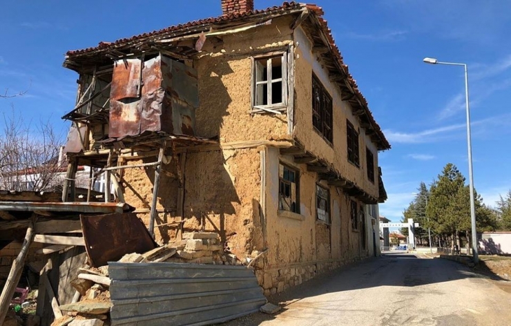 Tehlike Arz Eden Yapılar Tespit Edilerek Yıkılıyor