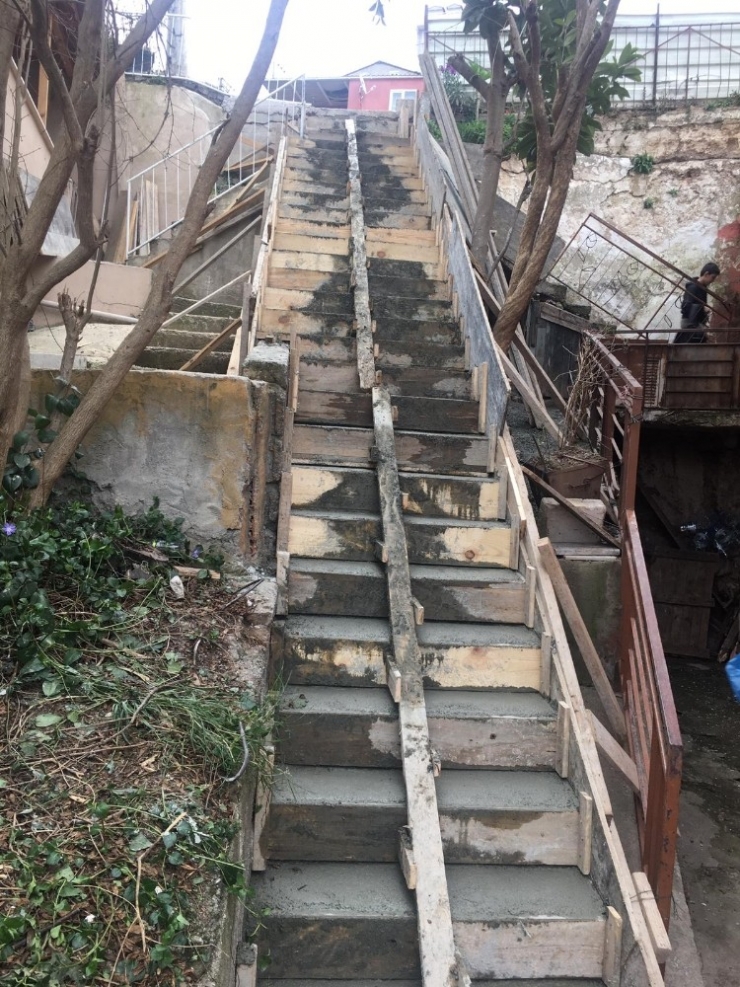 İzmit Mahallelerindeki Eksikler Gideriliyor