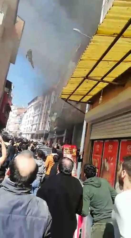 Yangında Can Pazarı Kamerada