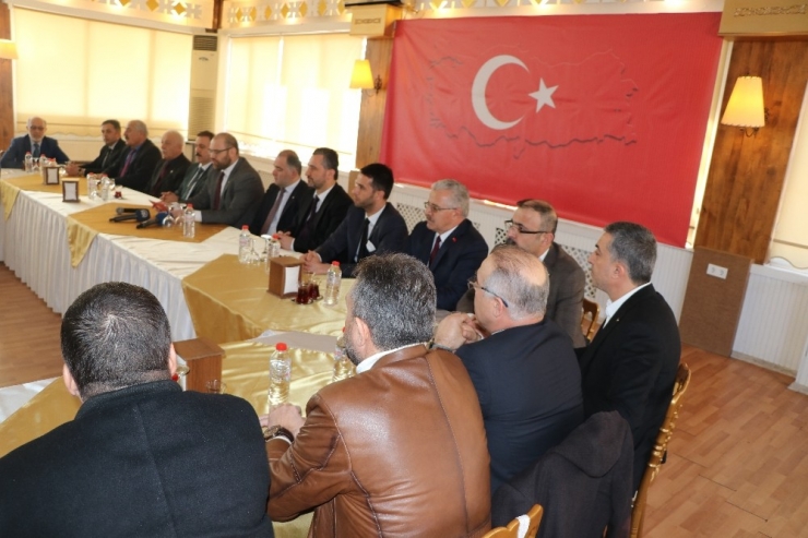 Asker Selamı Verip, İdlib Saldırısına Tepki Gösterdiler