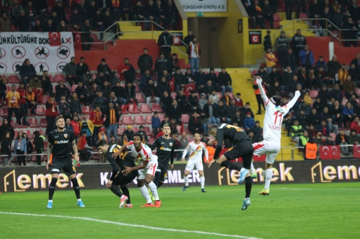 Süper Lig: H.k. Kayserispor: 0 - Göztepe: 0 (İlk Yarı)