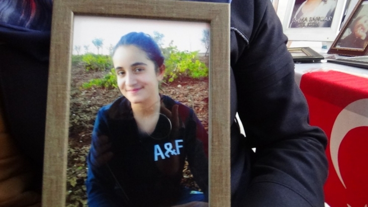 Hdp Önündeki Evlat Nöbetine Bir Aile Daha Katıldı