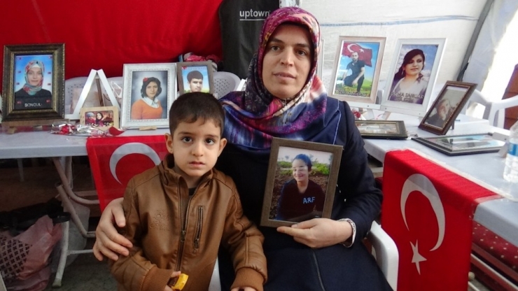 Hdp Önündeki Evlat Nöbetine Bir Aile Daha Katıldı