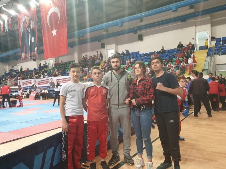 Okullararası Kick Boks Şampiyonasında Türkiye İkincisi Oldu