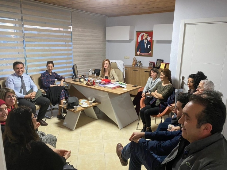 Hayvanseverler, Bakım Merkezini Ziyaret Etti