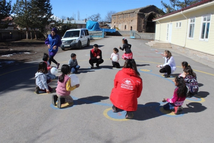 "Merkezim Her Yerde, Gençlerin İyilik Ağacı" Projesi