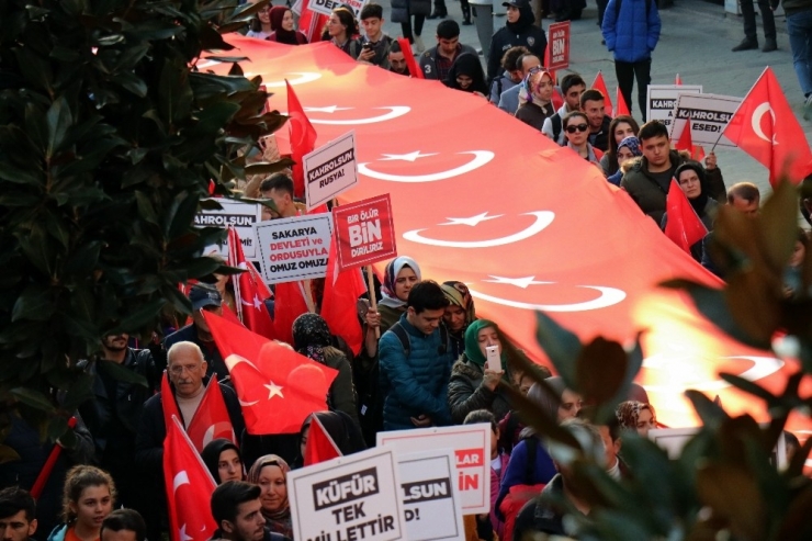 Sakarya’da Yüzlerce Kişi Şehitler İçin Gıyabi Cenaze Namazı Kıldı
