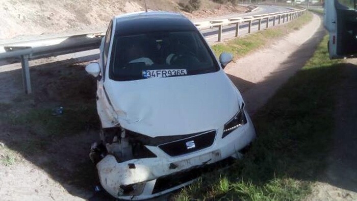 Kontrolden Çıkan Araç Yağmur Kanalına Düştü: 2 Yaralı