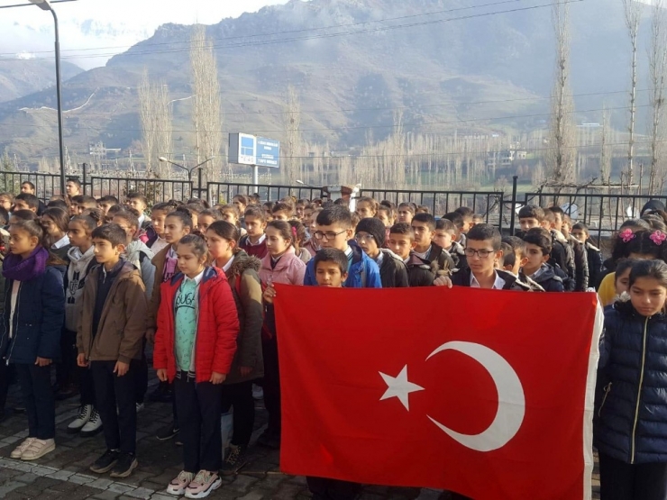 Uludereli Öğrencilerden Mehmetçiğe Asker Selamlı Destek