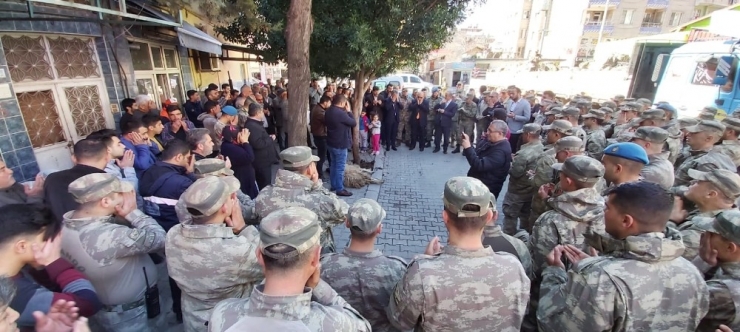 Komandolara Kurban Kesildi