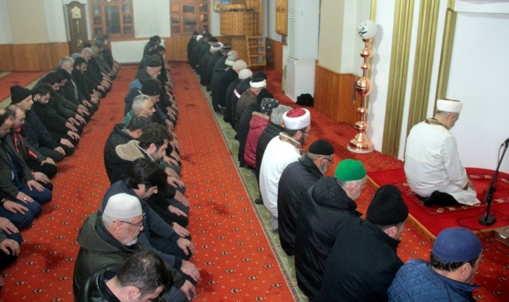 Cami Kebir’de Eller Semaya Mehmetçik İçin Açıldı