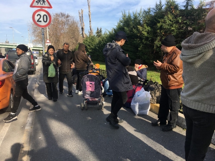 Göçmenler Vatan Caddesi’nden Sınıra Gitmeye Devam Ediyor