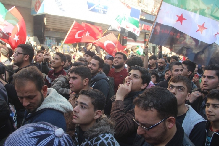 Azez Halkından Türkiye’ye Destek Gösterisi