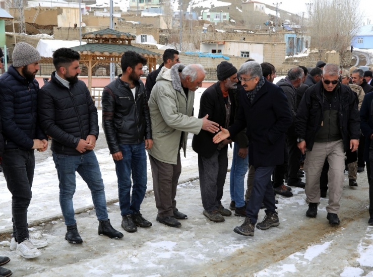 Vali Bilmez, Saray’da Depremden Etkilenen Mahalleleri Gezdi