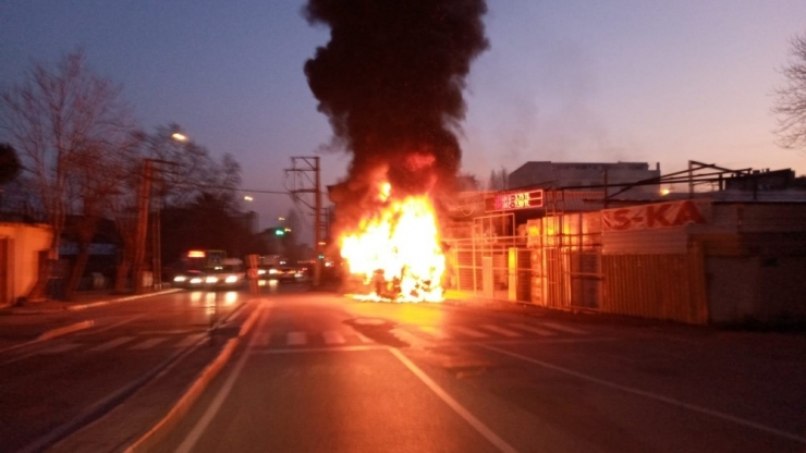 Bursa’da Özel Halk Otobüsü Alev Alev Yandı