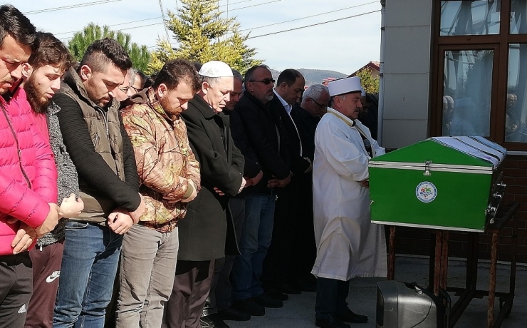 Uyuşturucudan Öldüğü İddia Edilen Genç Son Yolculuğuna Uğurlandı