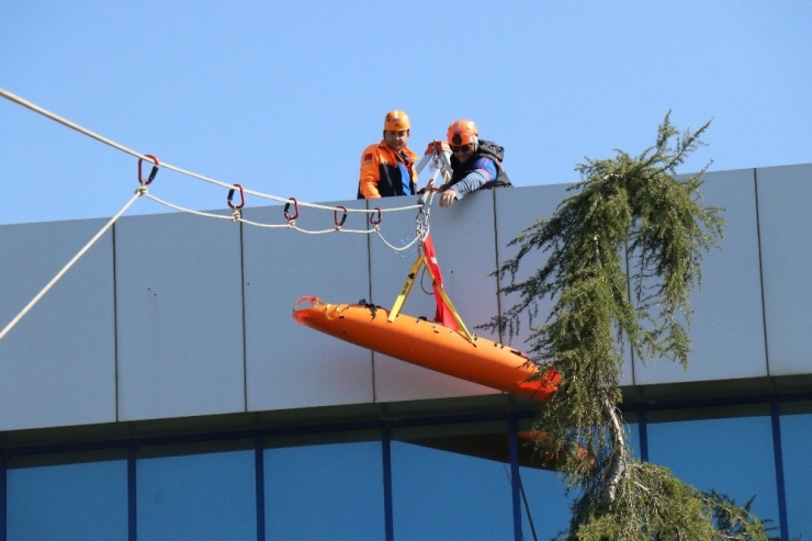Saü’de Deprem Haftası Kapsamında Yaralı İndirme Tatbikatı Yapıldı