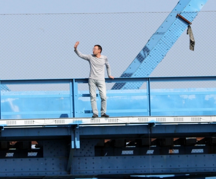 10 Bin Lira Borcu Olan Genç Köprüden Nehre Atladı