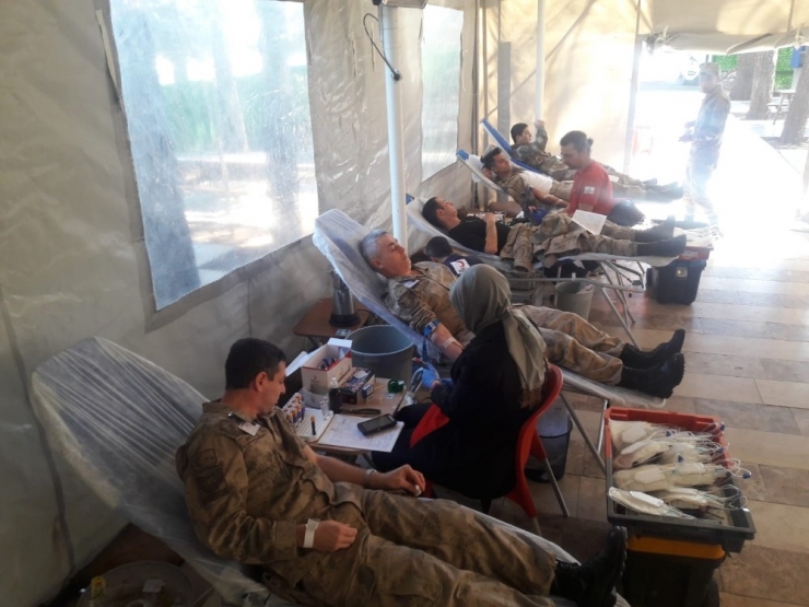 Jandarmadan Kan Bağışı