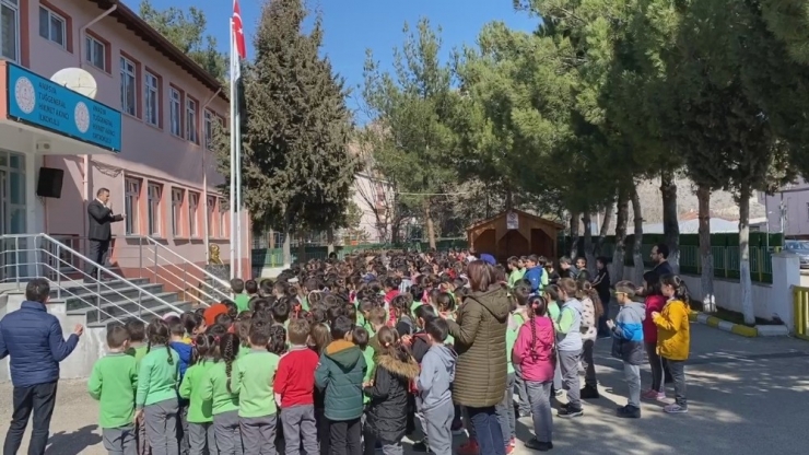 Minik Eller Mehmetçik İçin Semaya Açıldı