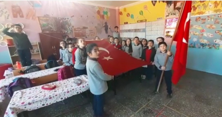 Minik Yüreklerden Mehmetçiğe Büyük Destek