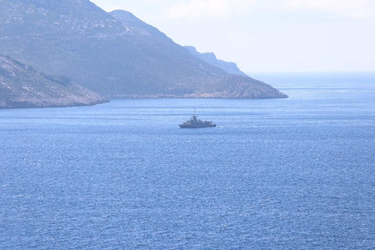 Yunan Savaş Gemisi Meis Adası Önlerinde