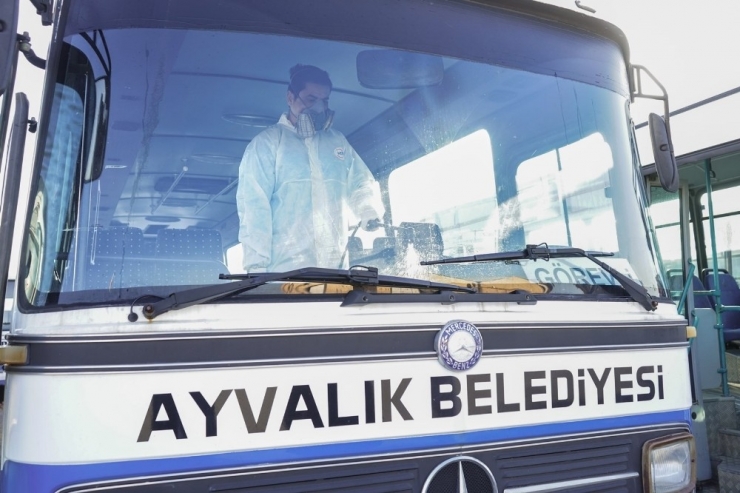 Ayvalık Belediyesi Araçlarına “Korona Virüs” Dezenfektesi