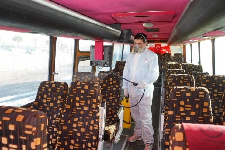 Ayvalık Belediyesi Araçlarına “Korona Virüs” Dezenfektesi