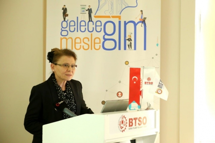 Öğrenciler Kendi Giyecekleri Giysileri Kendileri Tasarlayacak