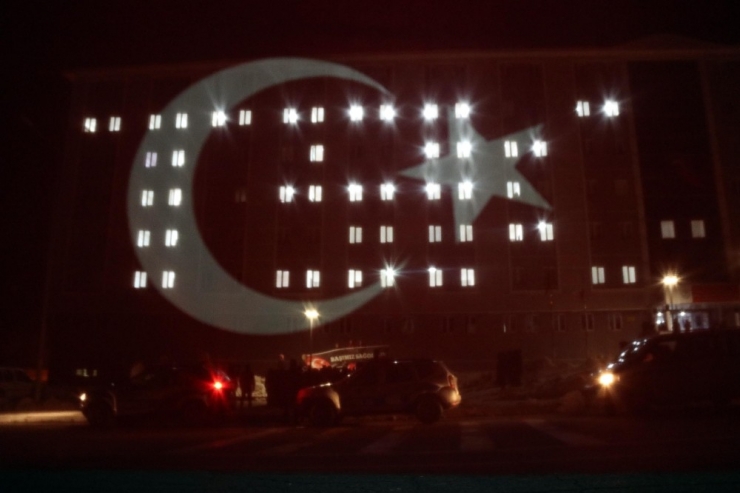 Kız Yurdunun Işıkları Mehmetçik İçin Yandı