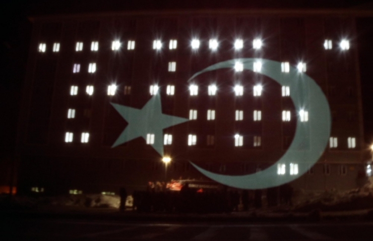 Kız Yurdunun Işıkları Mehmetçik İçin Yandı