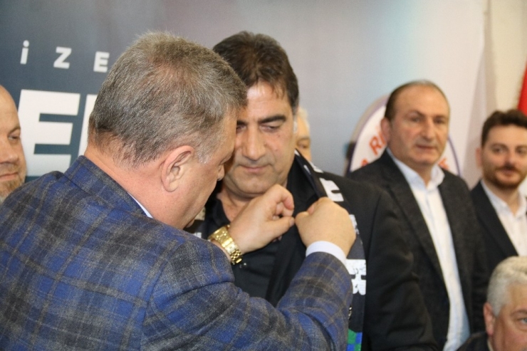 Ünal Karaman, Çaykur Rizespor İle 1.5 Yıllık Sözleşme İmzaladı