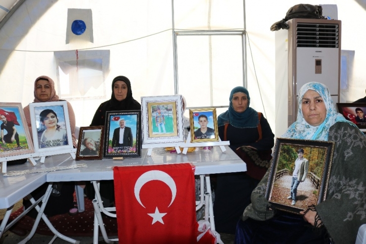 Hdp Önündeki Ailelerin Evlat Nöbeti 183’üncü Gününde