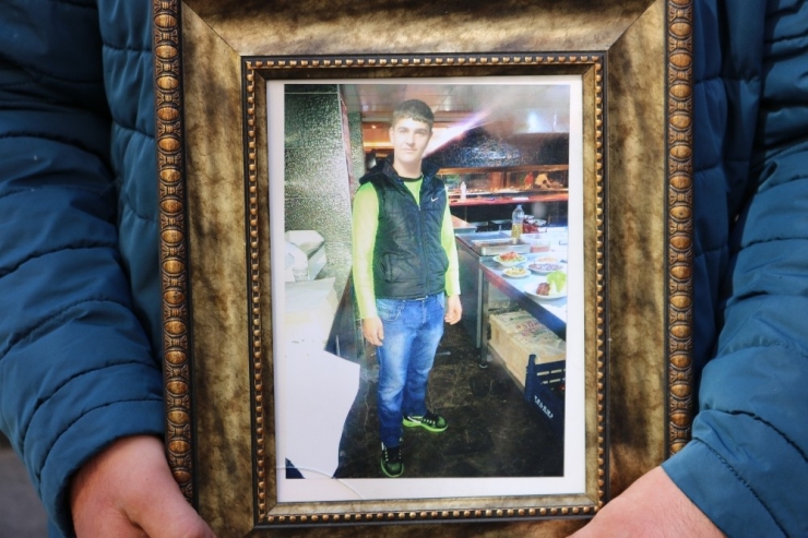 Hdp Önündeki Evlat Nöbetine Bir Aile Daha Katıldı