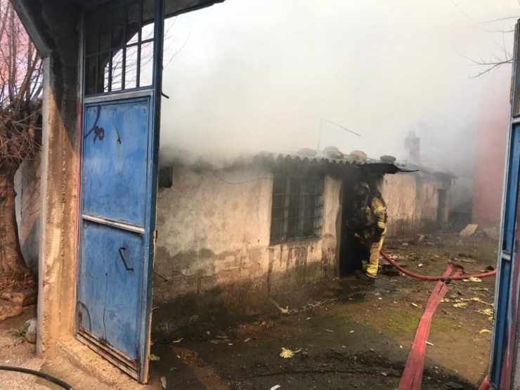 Bursa’da Korkutan Yangın...yaşlı Kadını Alevler Arasında Zannettiler
