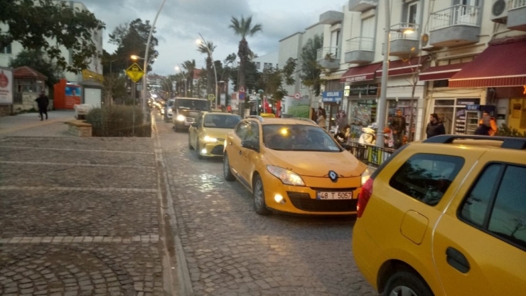 Datça Şehitler İçin Tek Yürek Oldu