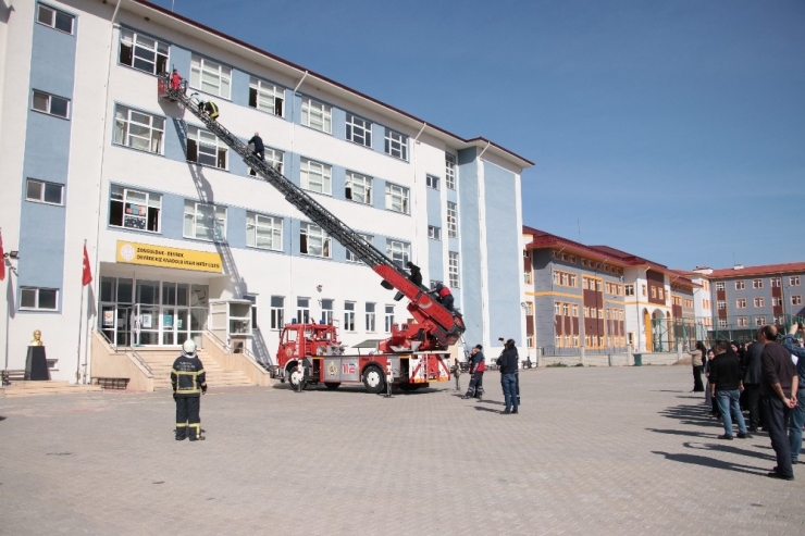 Devrek’teki Okullarda Yangın Tatbikatı