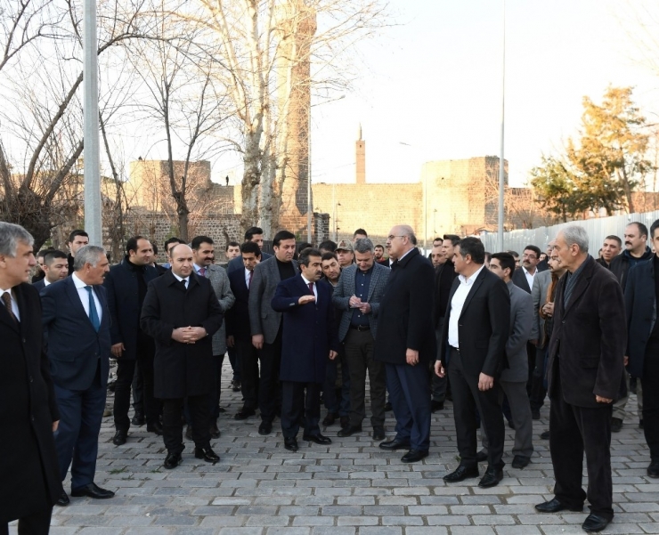 Vali Güzeloğlu Sur’da Denetimlerde Bulundu