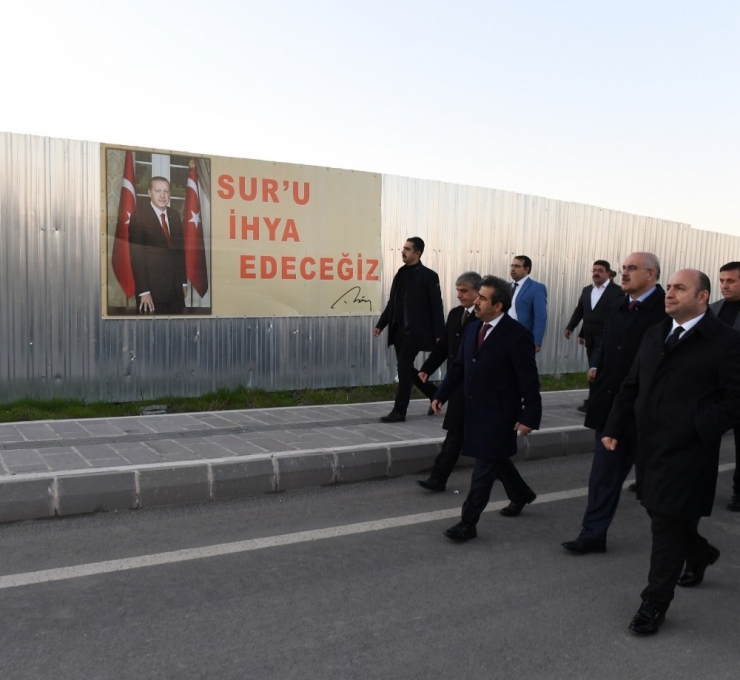 Vali Güzeloğlu Sur’da Denetimlerde Bulundu