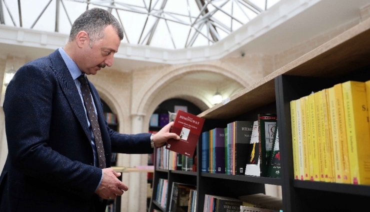 Başkan Büyükakın, “Harçlıklarımı Biriktirir Kitap Alırdım”