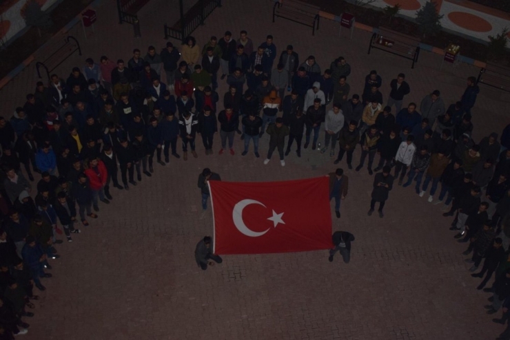 Yurtlarda Kalan Öğrencilerden Mehmetçiğe Destek