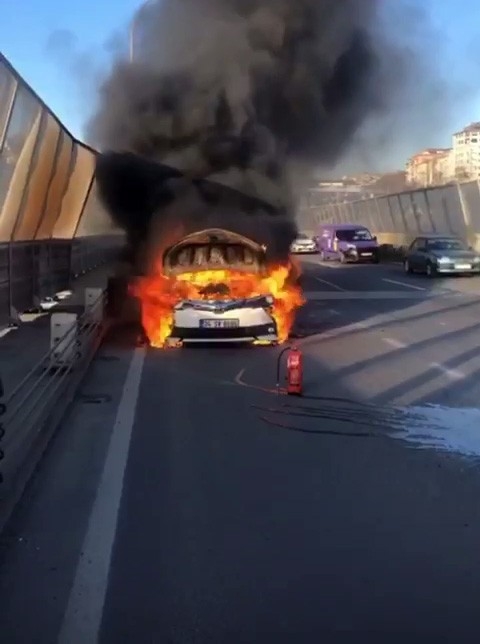 Haliç Köprüsü’nde Araç Yangını: Trafik Felç Oldu